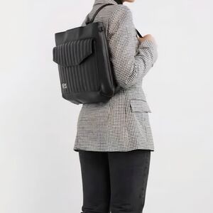Béis Messenger Bag with Detachable Strap
